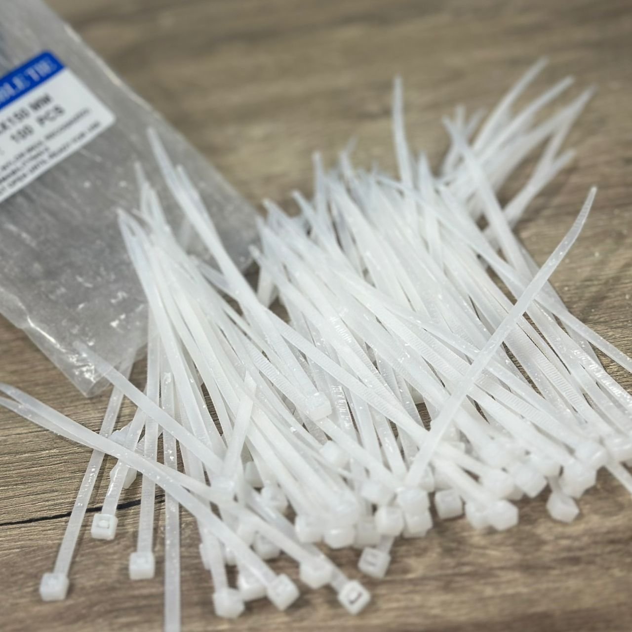 ATTACHE EN PLASTIQUE CABLE TIE LOCAL SIZE 4mm X 150mm BLANC 1PCS